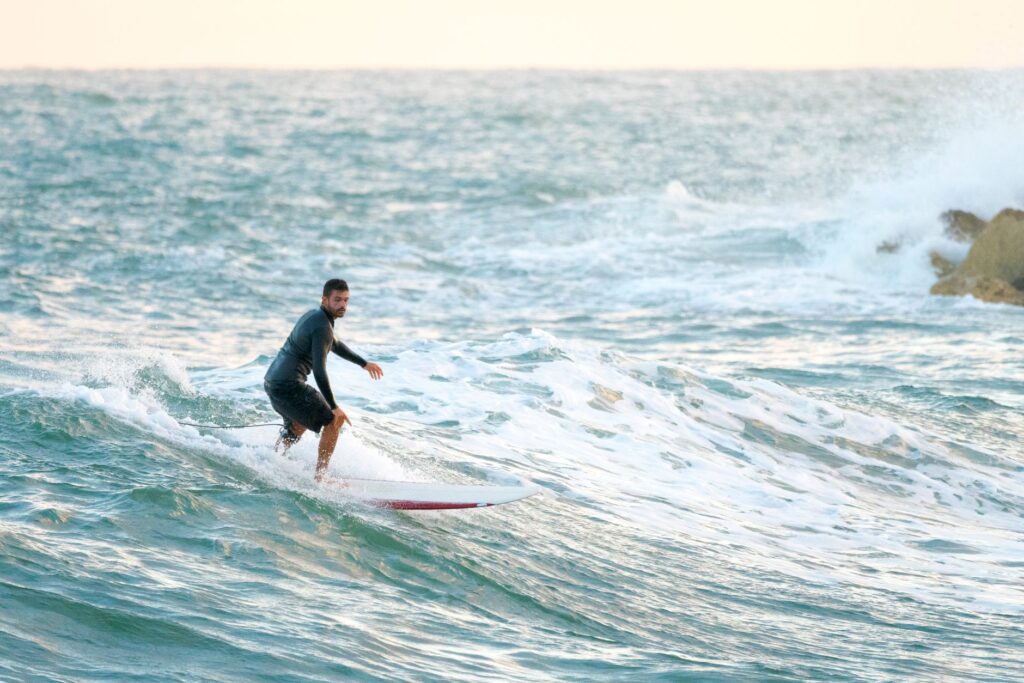 How Surf Lessons in Newquay Develop Resilience and Focus