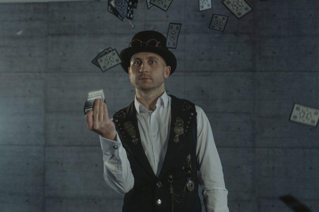 The Enchantment of Cards: Learn and Amaze with Magic Tricks